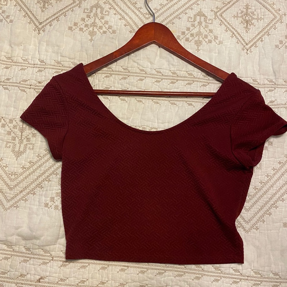 ⭐️5/25⭐️ La Hearts Maroon Crop Top